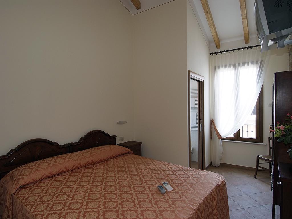 Canneto sull'Oglio 9 Muse Bed And Breakfast חדר תמונה